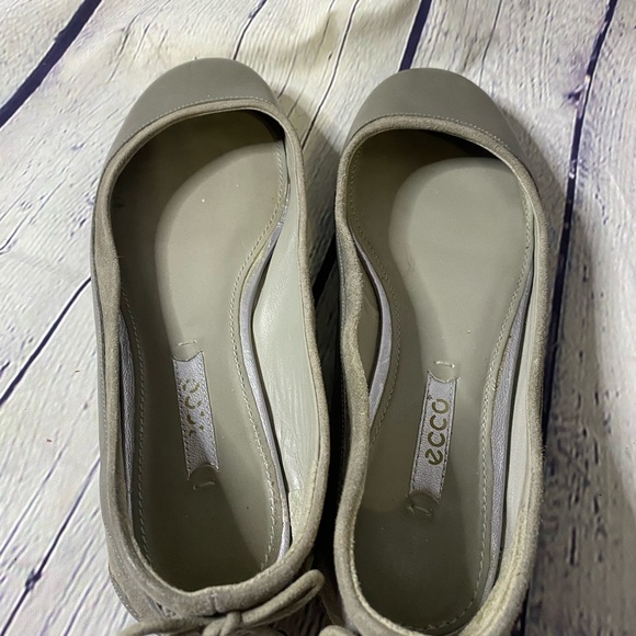 Ecco Gray Leather & Suede Ballet Flats Size 36 (6) - Picture 5 of 12
